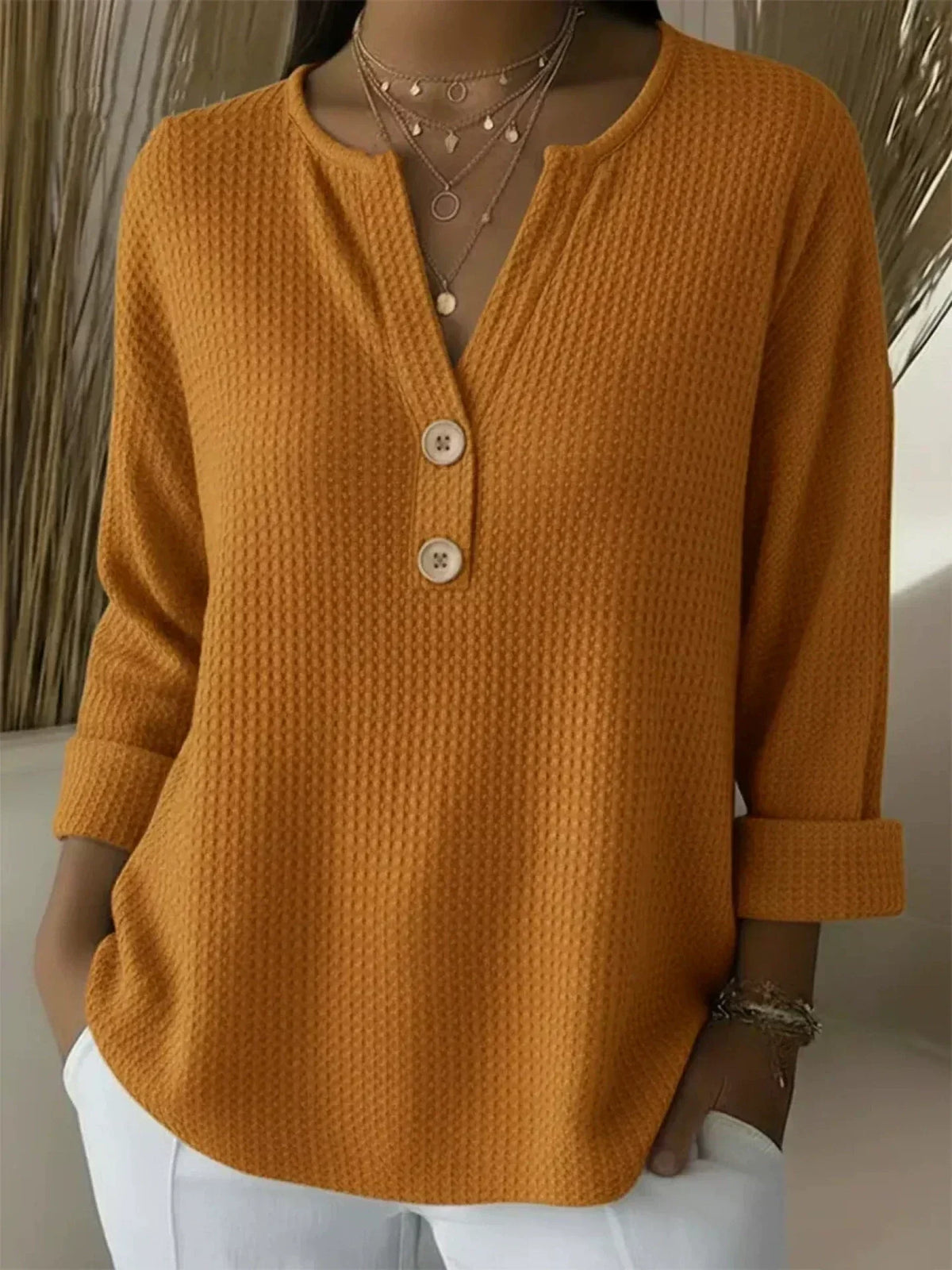 Lucía Maglietta Henley goffrata con bottoni