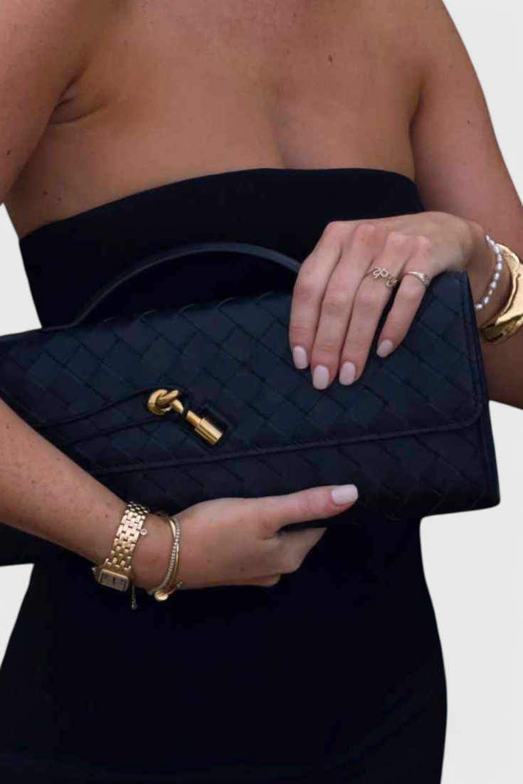 Pochette Melanie con Dettaglio Nodo Dorato