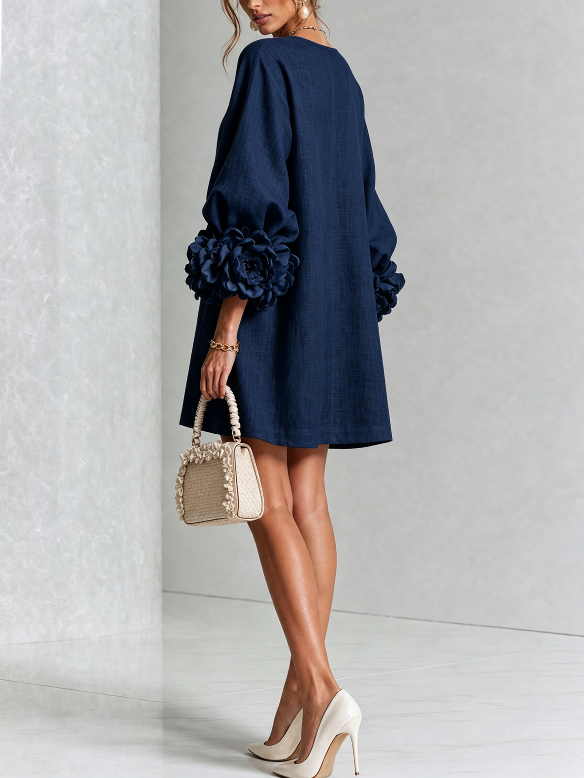 Vestido Mini Alice | Botonadura Floral y Puños Esculturales