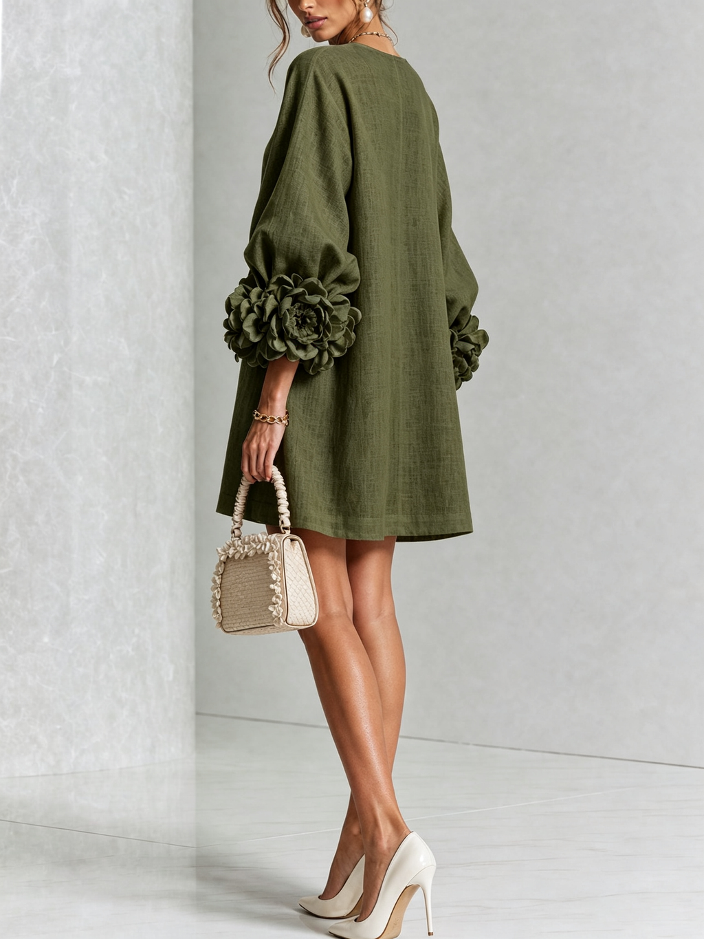 Vestido Mini Alice | Botonadura Floral y Puños Esculturales