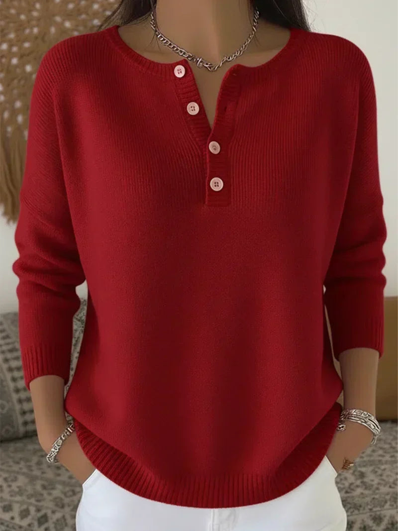 Helena Maglione in maglia con bottoni Henley